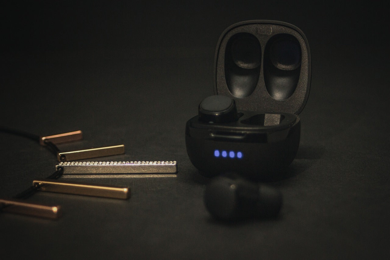 Headphones & Earbuds